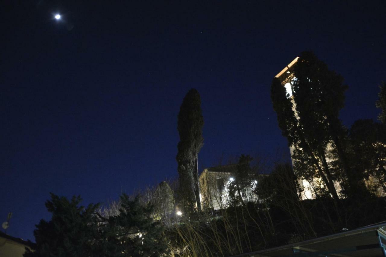 Borgo Della Rocca Bed & Breakfast Montemurlo Exterior photo
