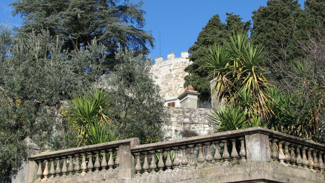Borgo Della Rocca Bed & Breakfast Montemurlo Exterior photo